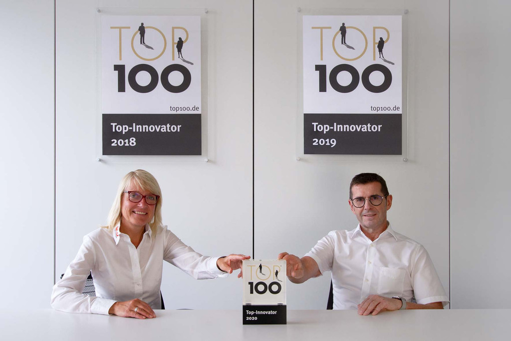 CFO Petra Noske-Mahseredjian and CEO Bruno Hörter with the third award in 2020.
